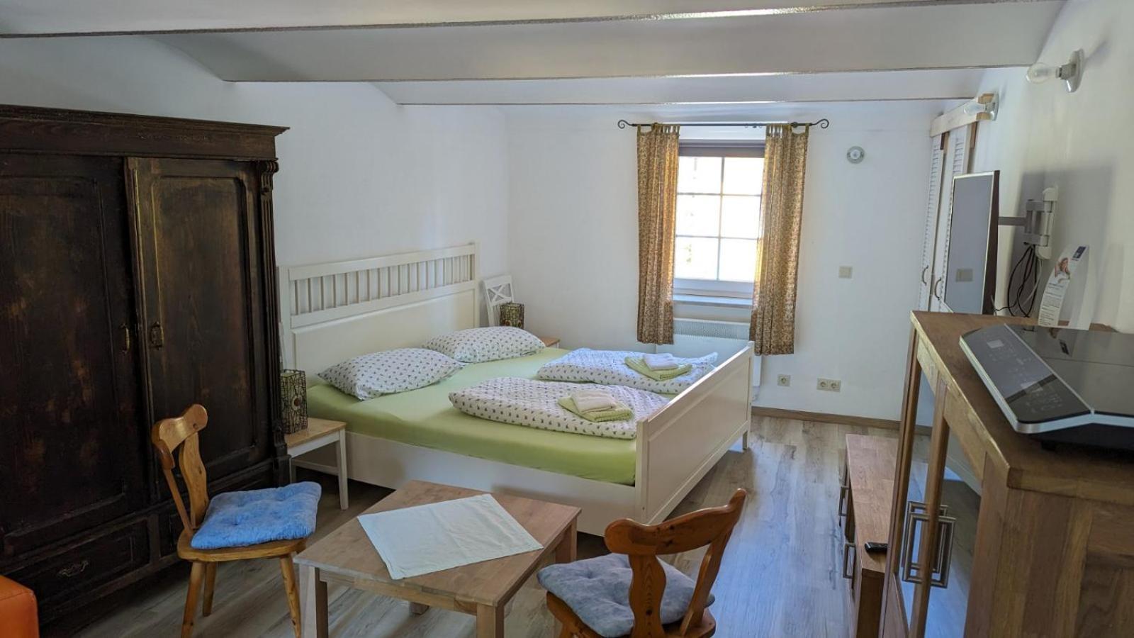 Fuenf Linden Hotell Straupitz Rum bild