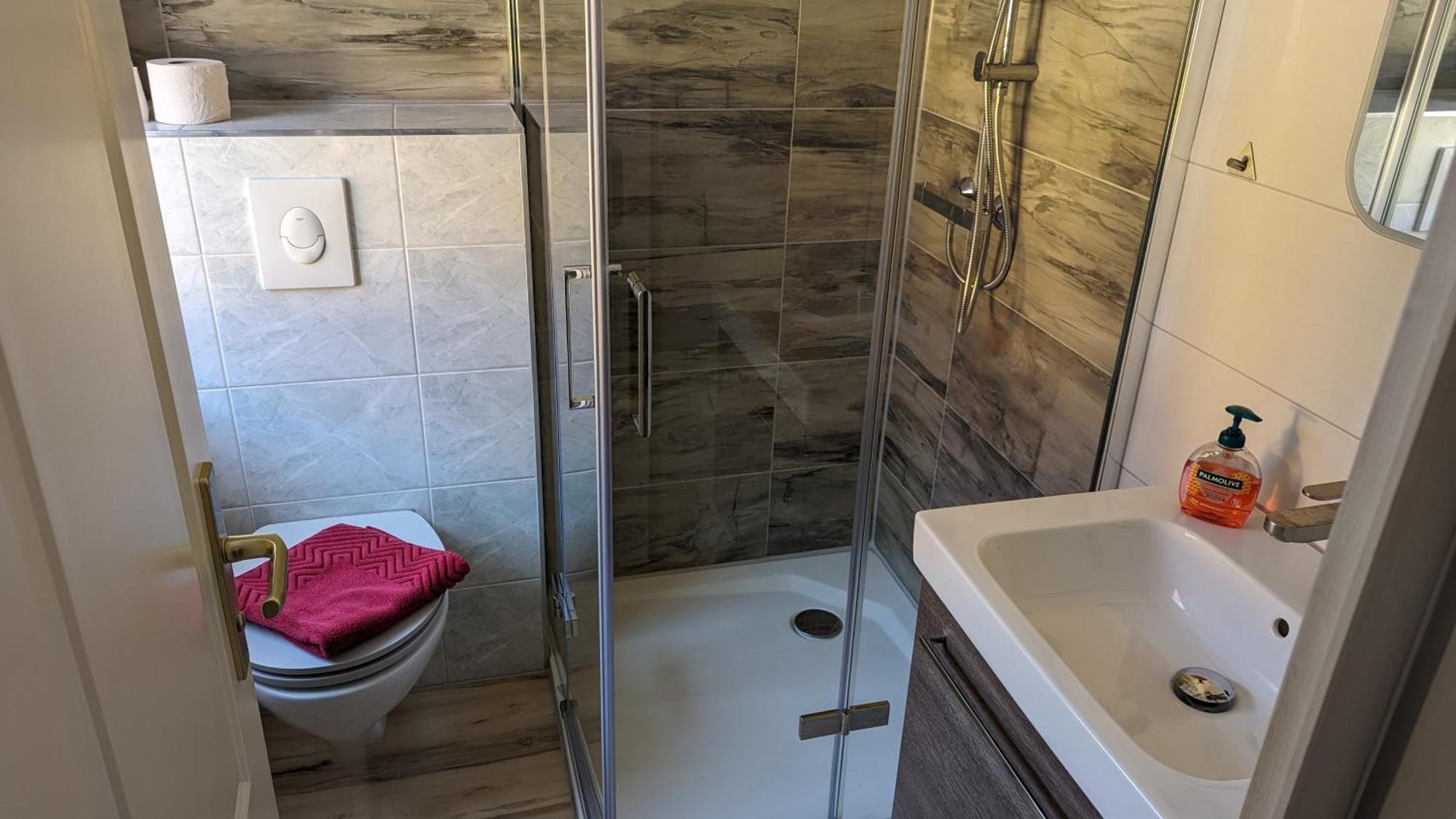 Fuenf Linden Hotell Straupitz Rum bild